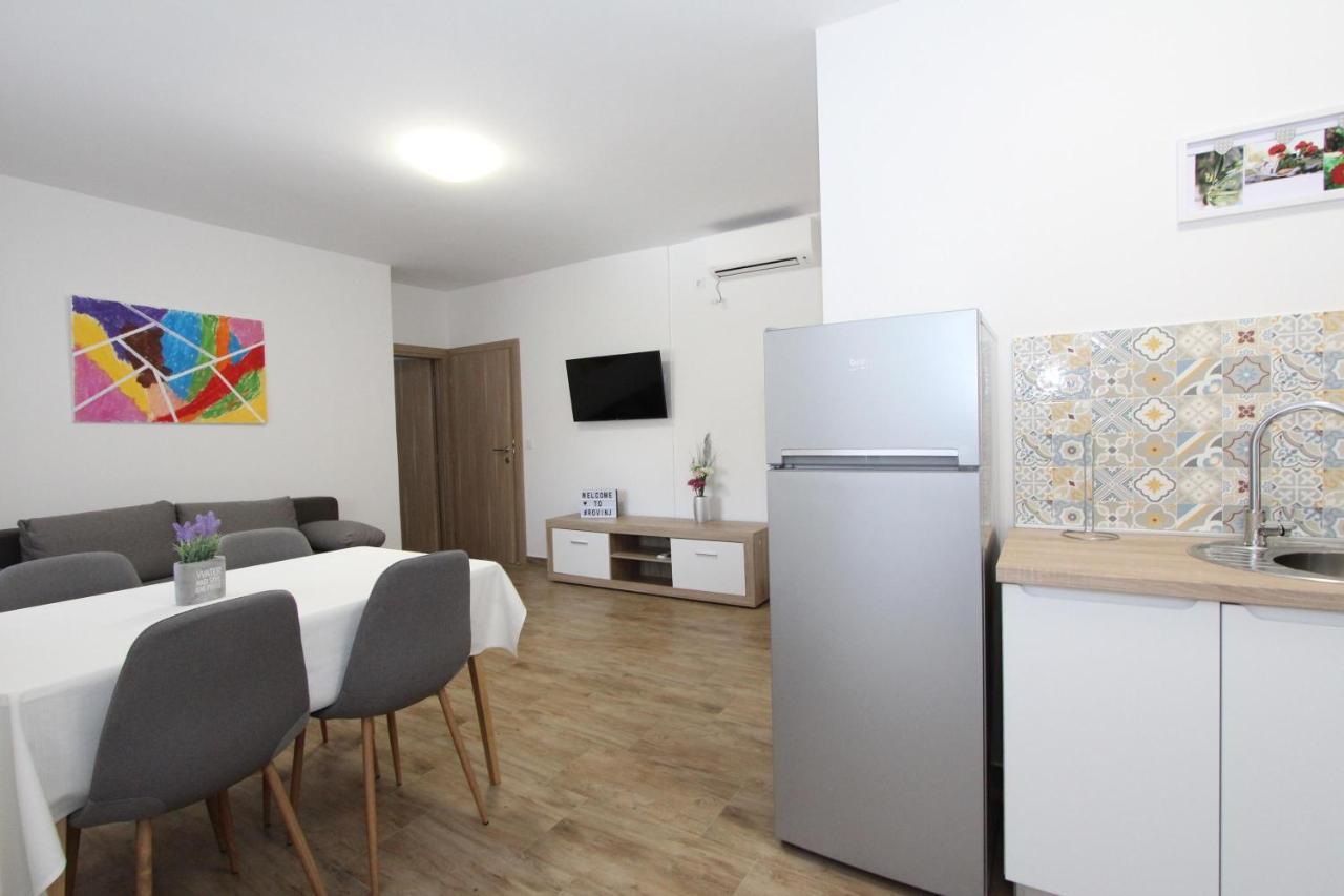 Apartments Eni Ровин Екстериор снимка