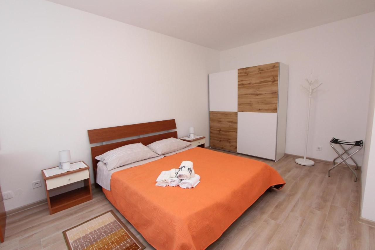 Apartments Eni Ровин Екстериор снимка