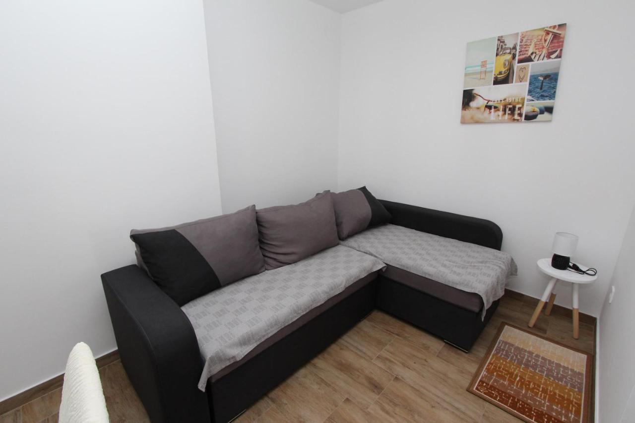 Apartments Eni Ровин Екстериор снимка