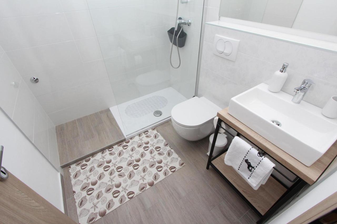 Apartments Eni Ровин Екстериор снимка