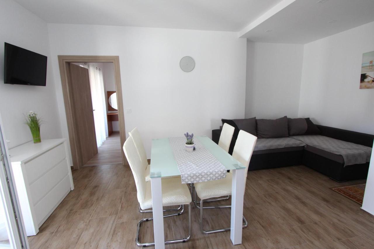 Apartments Eni Ровин Екстериор снимка