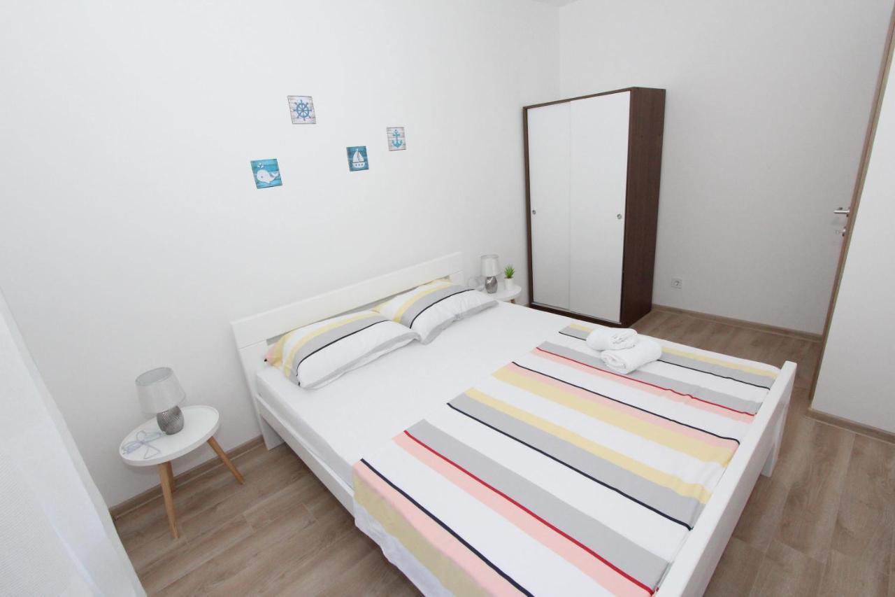 Apartments Eni Ровин Екстериор снимка